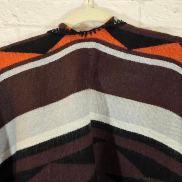 M Old Navy Womens Southwest Aztec Cozy Poncho Shawl Brown Orange Blanket Western - Picture 6 of 9
